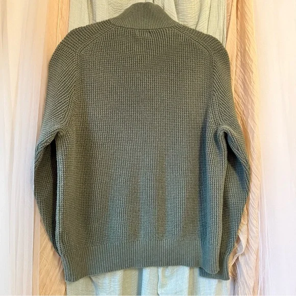 J.Crew men’s sweater (size xl) hunter green.  Pre-owned - Picture 7 of 15